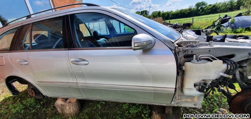 Mercedes  E Prednja Desna Vrata Karoserija