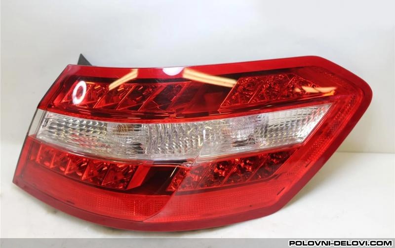 Mercedes  E Stop Svetlo Svetla I Signalizacija