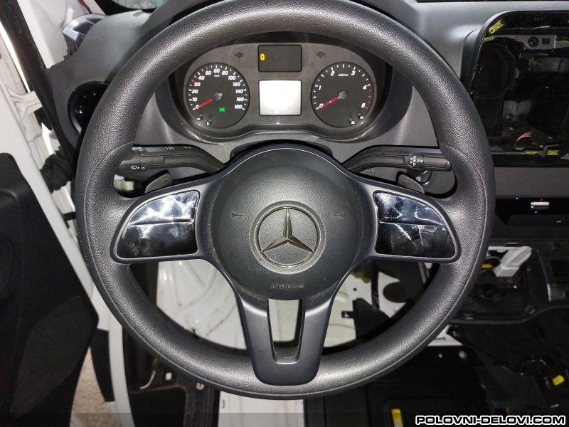 Mercedes  Sprinter Volan W910 Enterijer