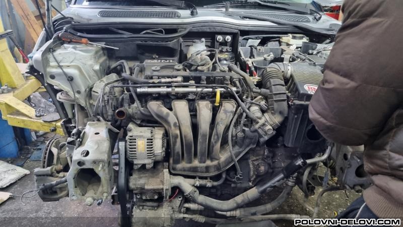 Mini  Cooper 1.6b Kompletan Auto U Delovima