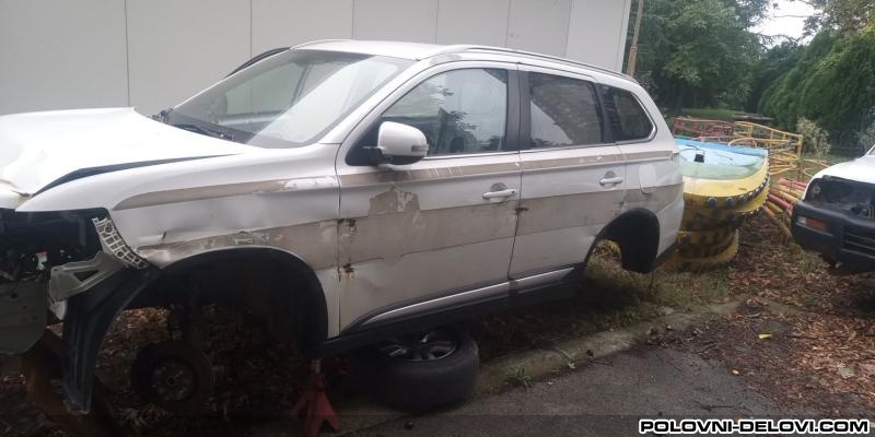 Mitsubishi  Outlander  Kompletan Auto U Delovima