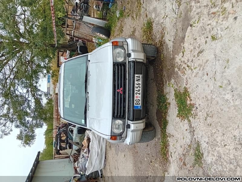 Mitsubishi  Pajero 25 Kompletan Auto U Delovima