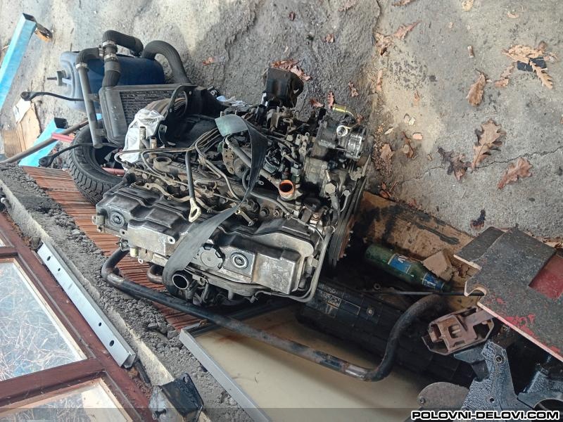Mitsubishi  Pajero 28 Motor I Delovi Motora