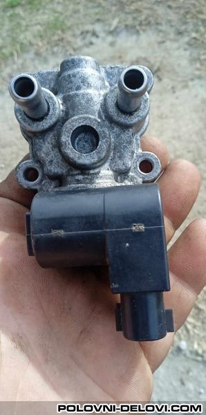 Nissan  Tiida  Kompletan Auto U Delovima