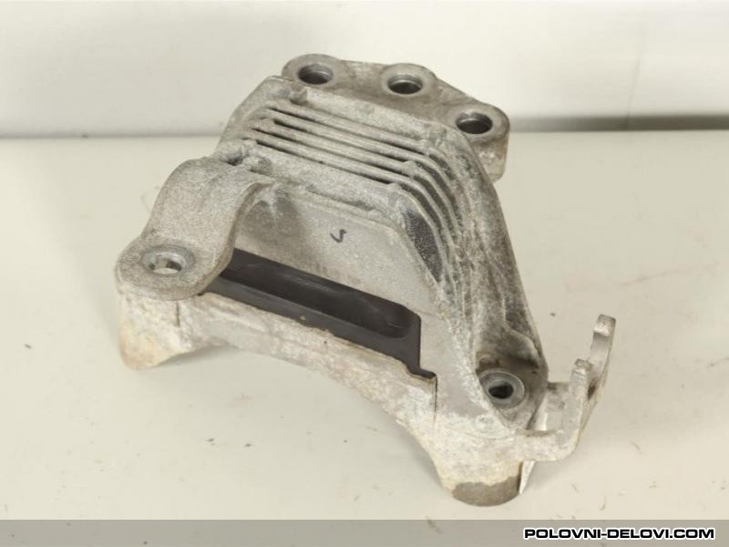 Opel  Agila NOSAC MOTORA Motor I Delovi Motora