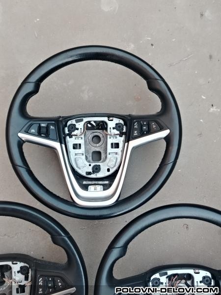 Opel  Astra  Enterijer