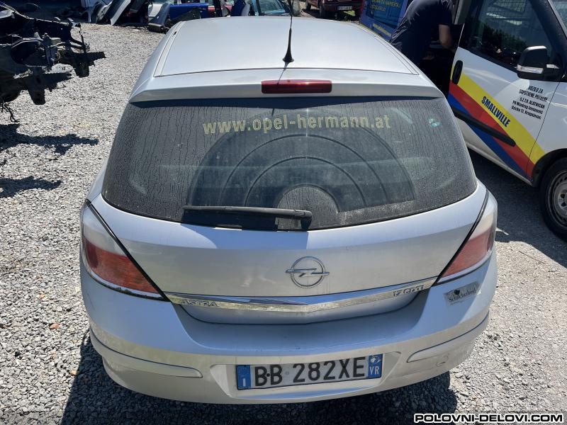 Opel  Astra H Gepek Vrata Karoserija