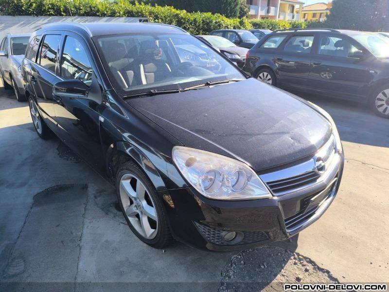 Opel  Astra H Maska Izmedju Farova 