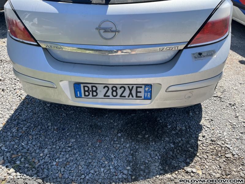 Opel  Astra H Zadnji Branik Karoserija