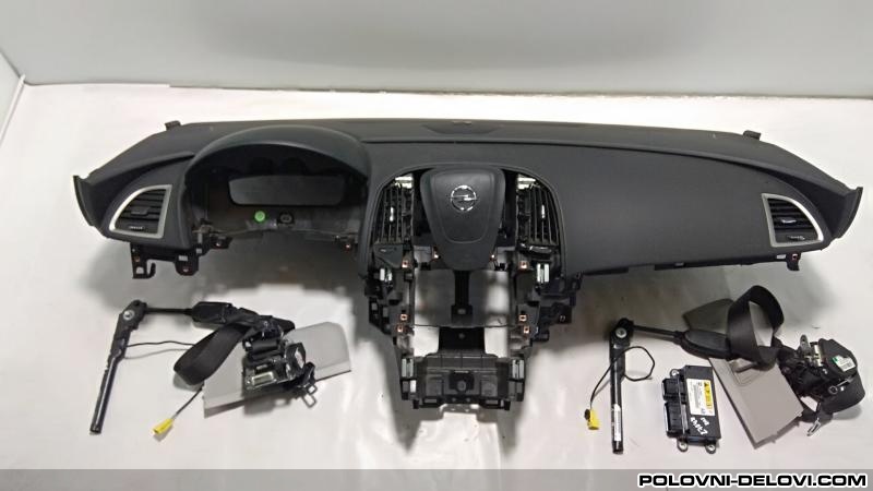 Opel  Astra Instrument Tabla Enterijer