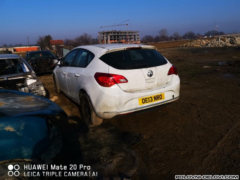 Opel  Astra J 1.3cdti Kompletan Auto U Delovima