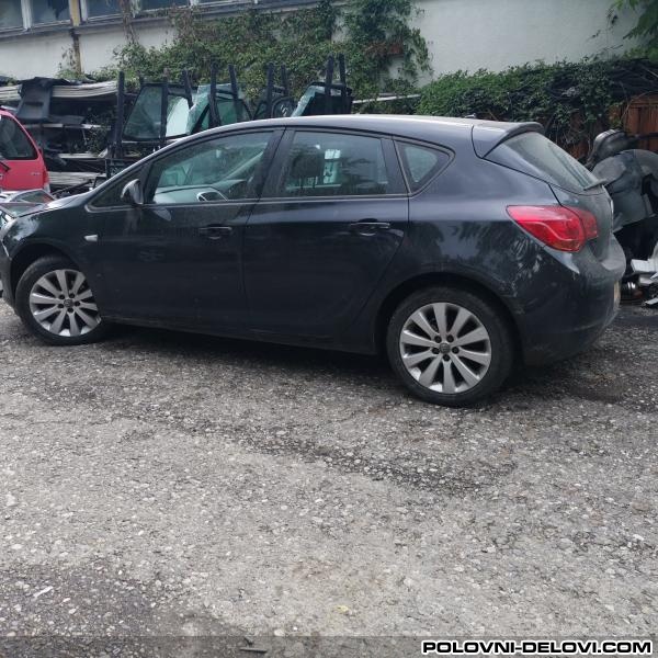 Opel  Astra J 1.7 C D T I . Kompletan Auto U Delovima