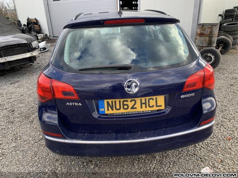 Opel  Astra J Gepek Vrata Karoserija