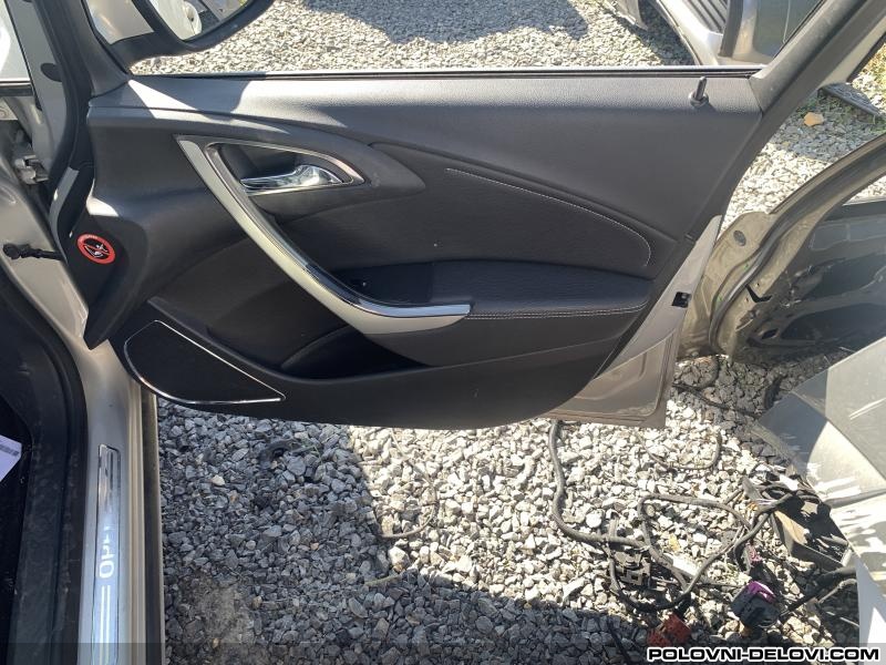 Opel  Astra J Tapacir Vrata  Enterijer