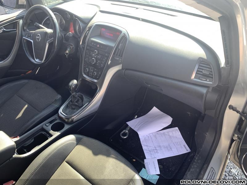 Opel  Astra J Volan  Enterijer