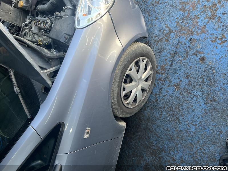 Opel  Corsa D Desno Krilo  Karoserija