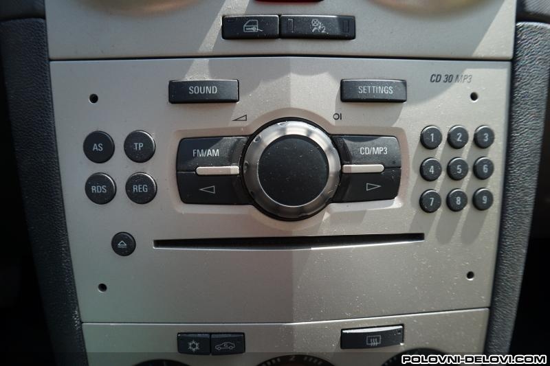 Opel  Corsa RADIO CD Razni Delovi