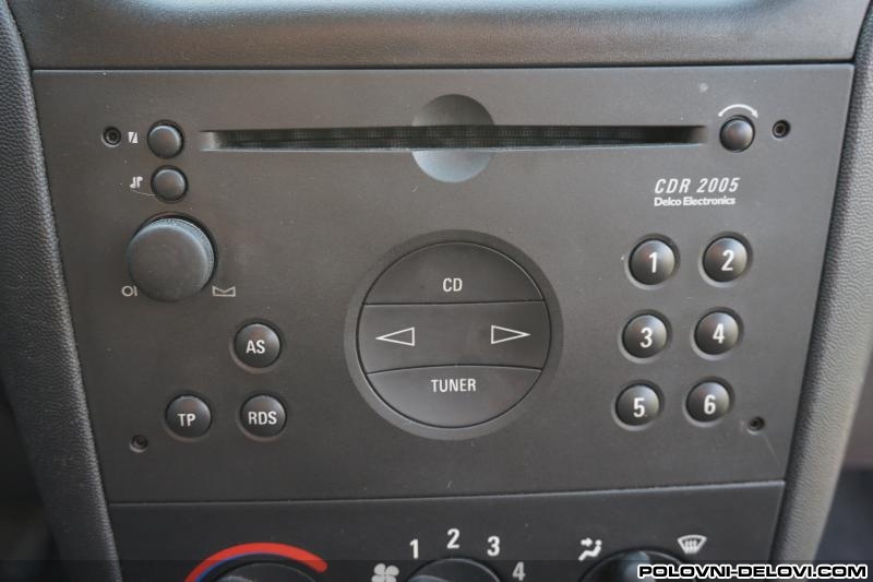 Opel  Corsa RADIO CD Razni Delovi