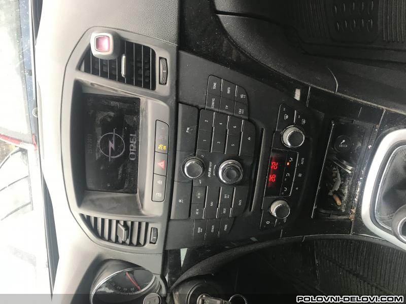 Opel  Insignia RADIO CD Razni Delovi