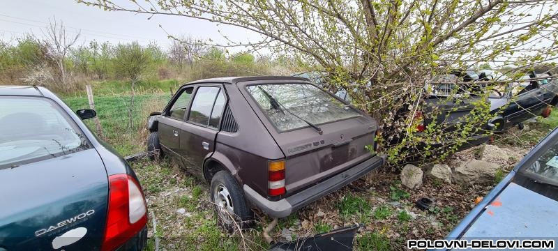 Opel  Kadett Polovni Delovi Kompletan Auto U Delovima