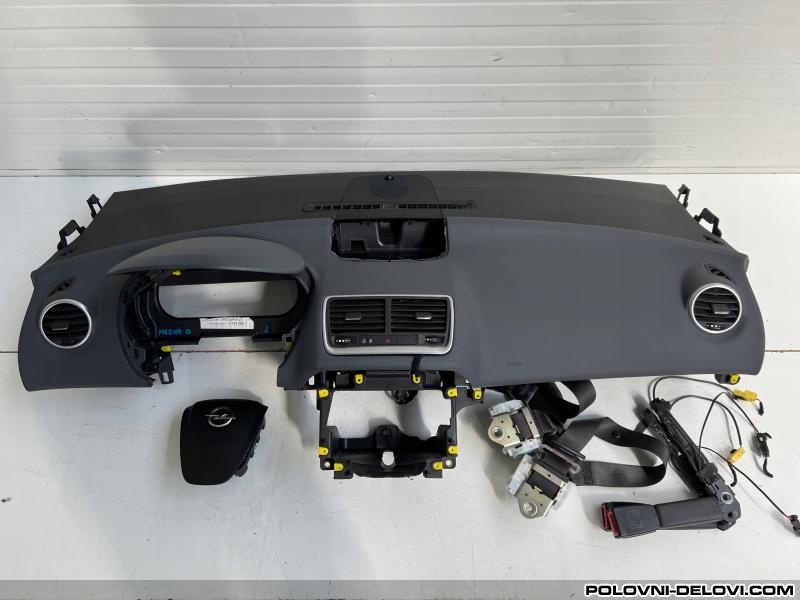Opel  Meriva Instrument Tabla Enterijer