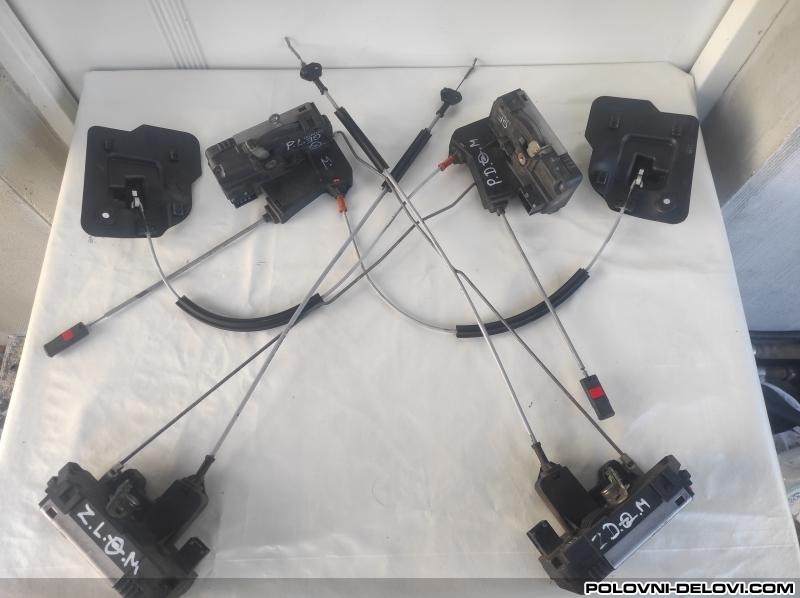 Opel  Meriva Zadnja Leva Brava Razni Delovi