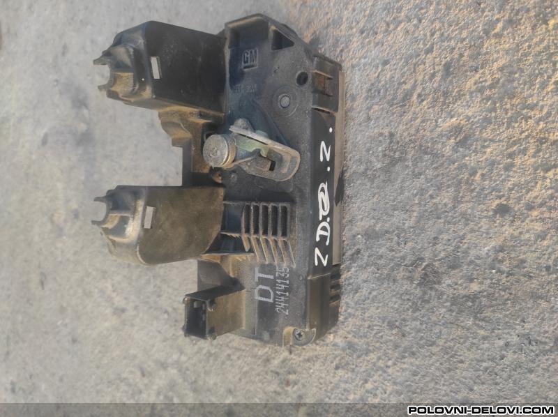 Opel  Zafira Zadnja Desna Brava  Razni Delovi