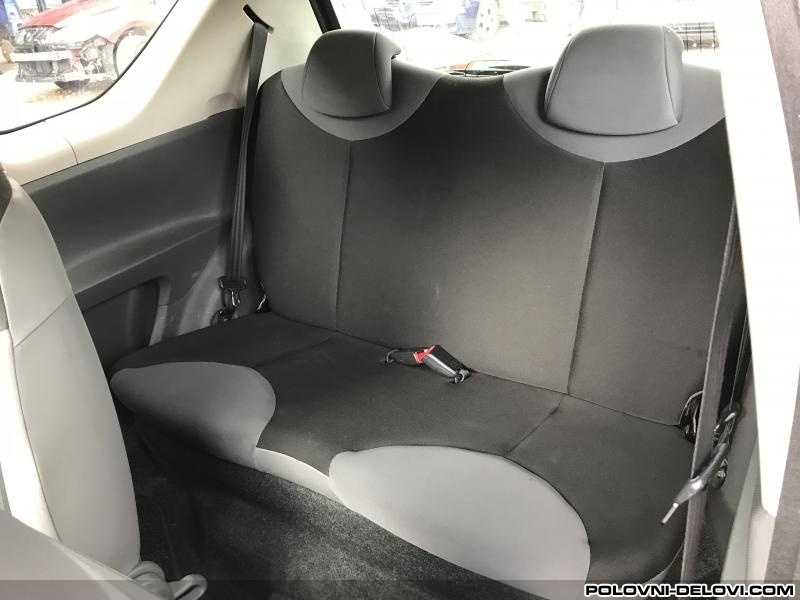 Peugeot  107 Sedista Enterijer