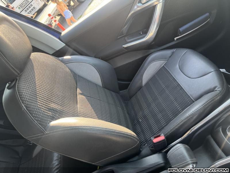 Peugeot  2008 Polu Koza Sedista Enterijer