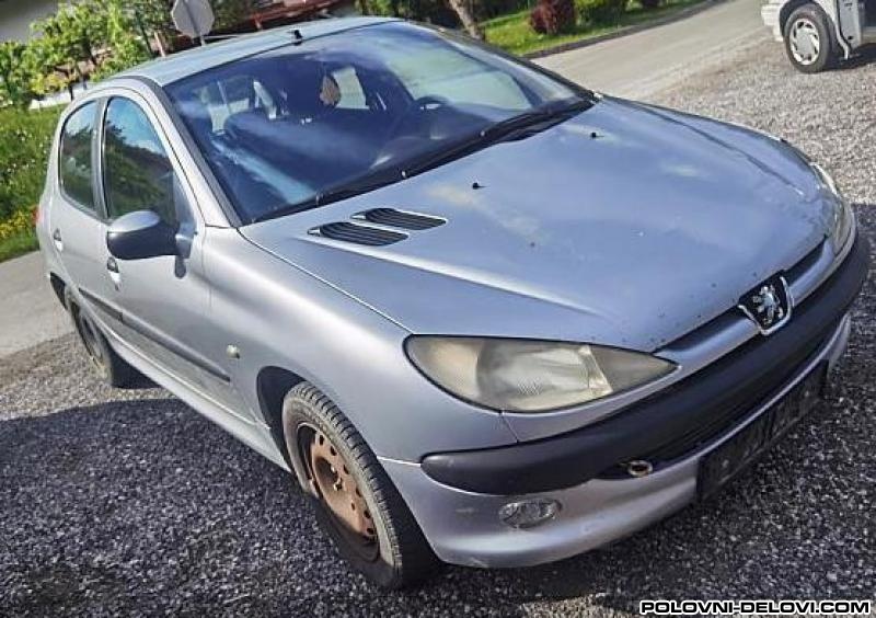 Peugeot  206 1.4 BENZIN  Kompletan Auto U Delovima