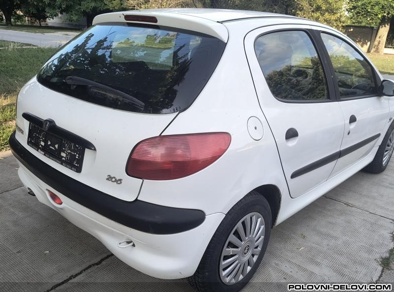 Peugeot  206 1.4i Kompletan Auto U Delovima