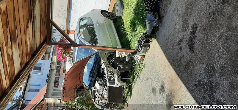 Peugeot  206 1.6  Kompletan Auto U Delovima