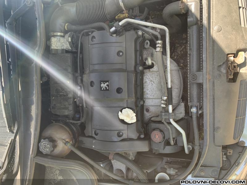 Delovi - Peugeot 206 Poklopac Motora Motor I Delovi Motora
