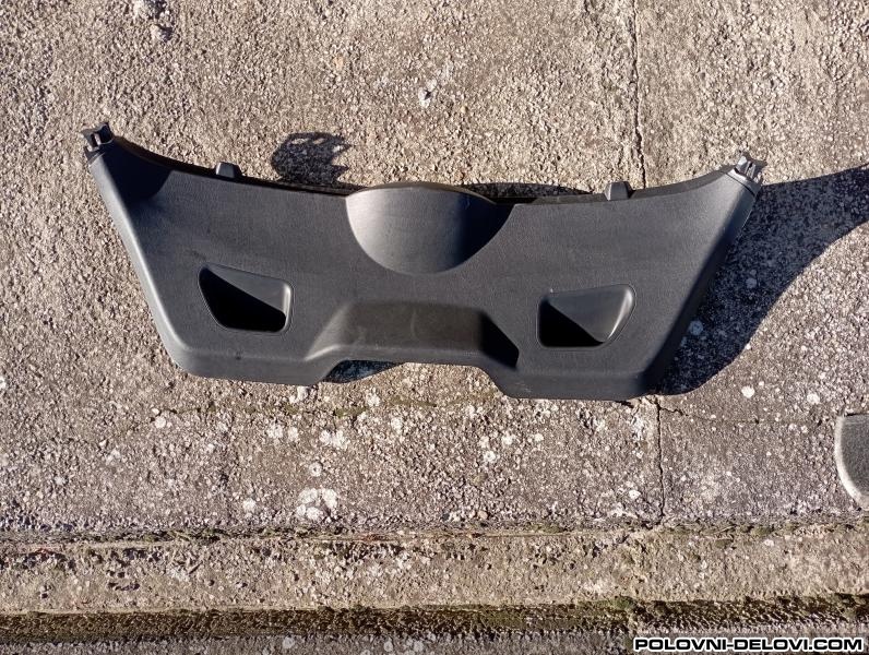 Peugeot  207  Enterijer