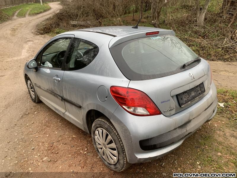 Delovi - Peugeot 207 Poklopac Rezervoara Karoserija