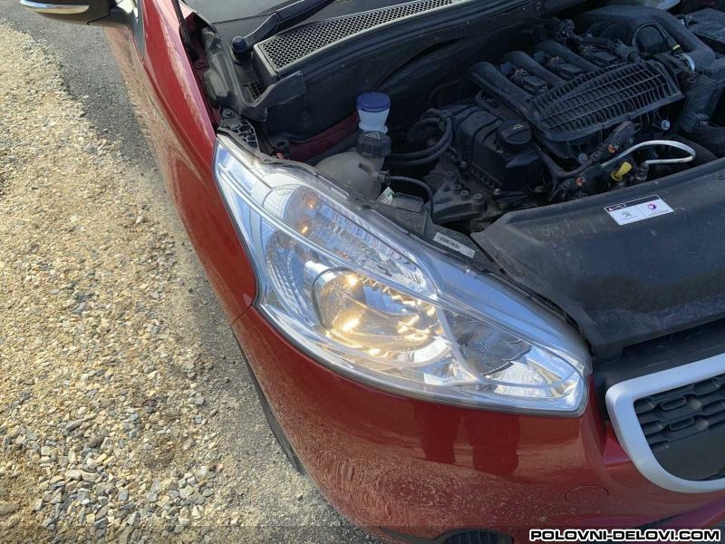 Peugeot  208 Desni Far Svetla I Signalizacija
