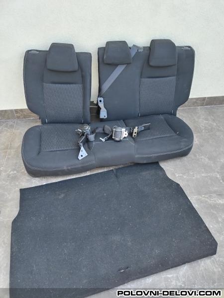 Peugeot  208  Enterijer