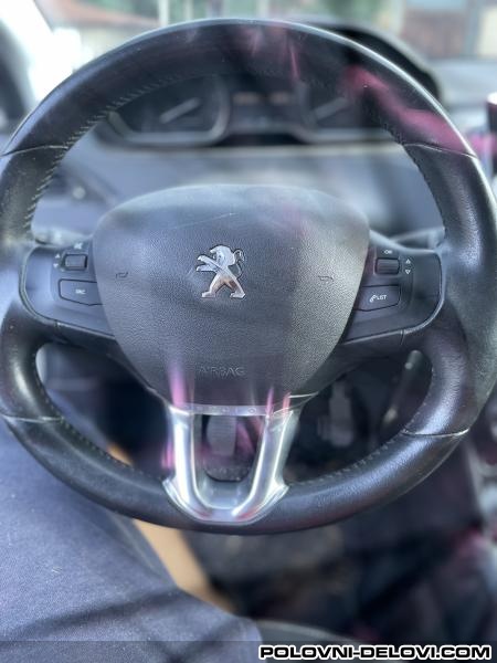 Peugeot  208  Enterijer