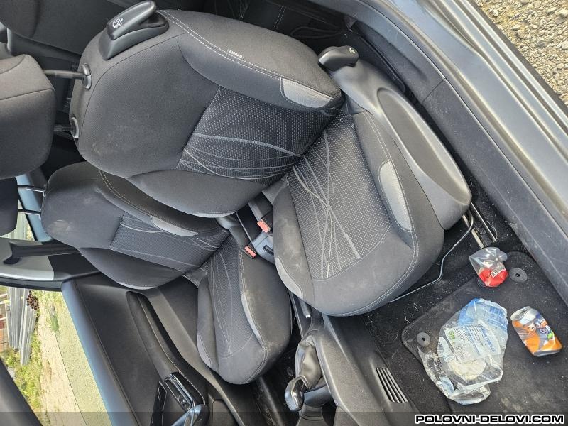 Peugeot  208  Enterijer