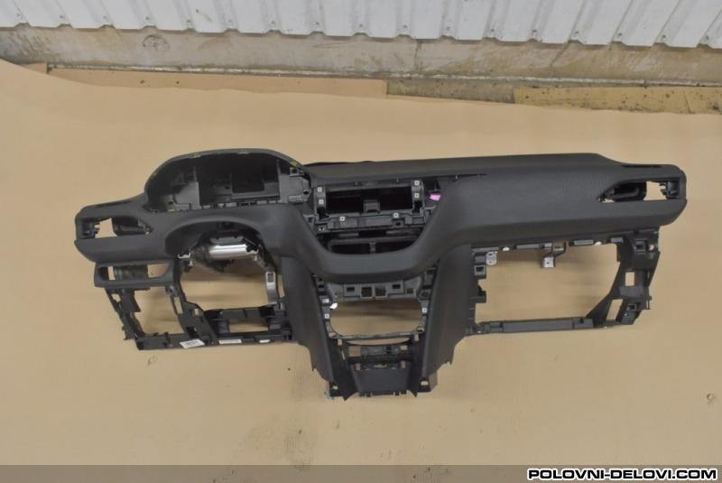 Peugeot  208 Instrument Tabla Enterijer