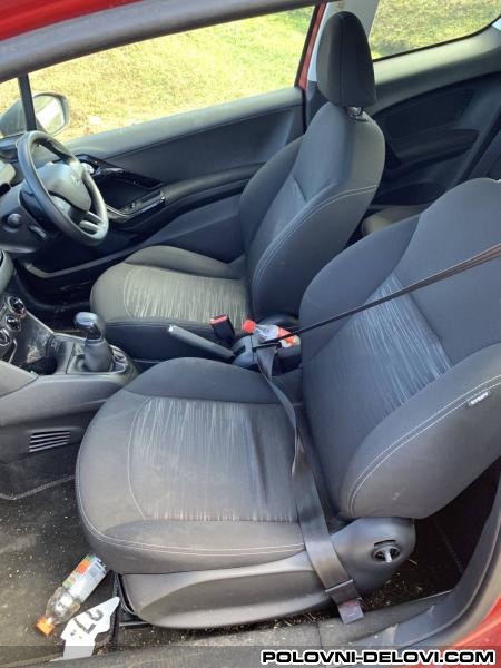 Peugeot  208 Pojasevi Enterijer