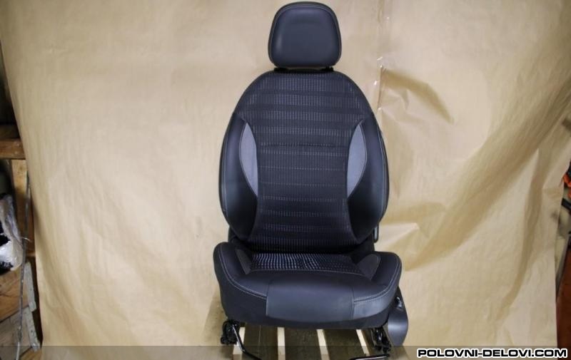 Peugeot  208 Sediste Enterijer