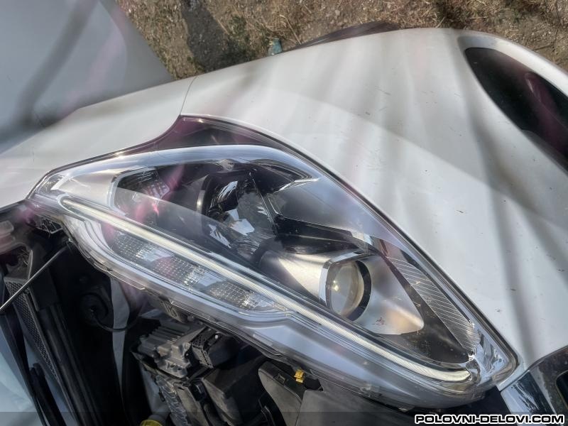 Peugeot  208  Svetla I Signalizacija
