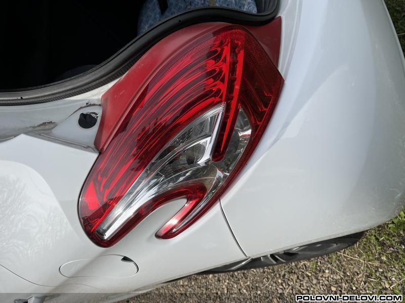 Peugeot  208  Svetla I Signalizacija