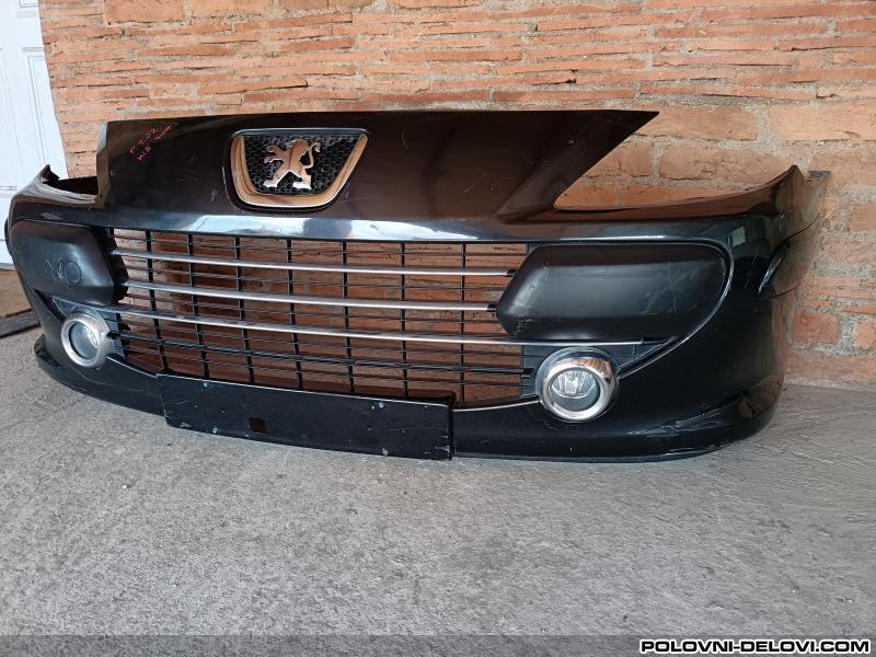 Peugeot  307 Prednji Branik Crni 05-08