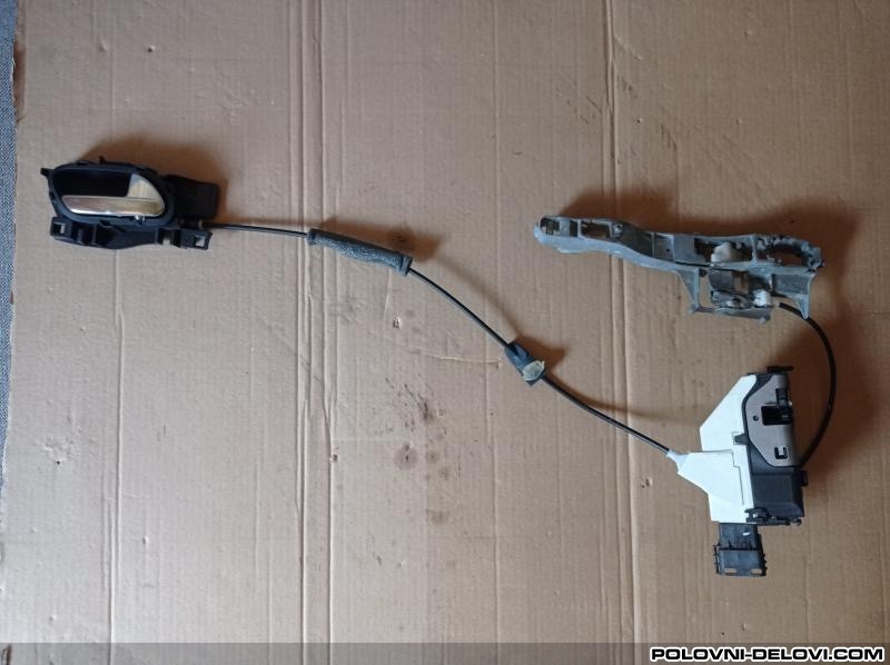 Peugeot  308 Prednja Desna Brava Razni Delovi