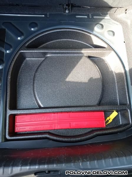 Peugeot  308 Rezervni Tocak Razni Delovi