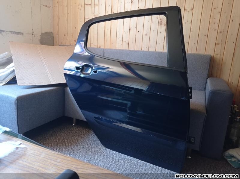 Peugeot  308 Zadnja Desna Vrata Karoserija