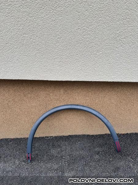 Porsche Cayenne Zadnji Levi Rub 