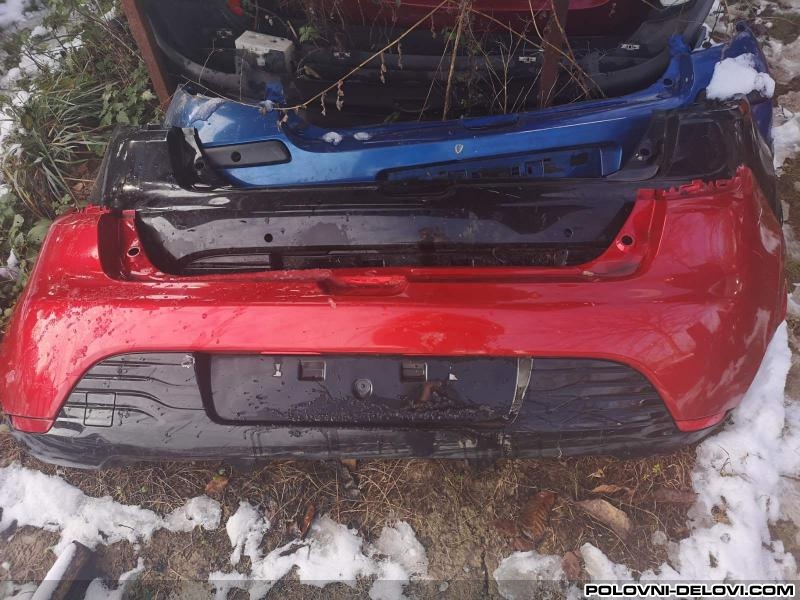 Renault  Clio ZADNJI BRANIK Kompletan Auto U Delovima